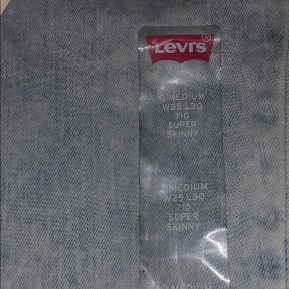 Brand new tags still on never worn Levi jeans - Picture 2 of 5